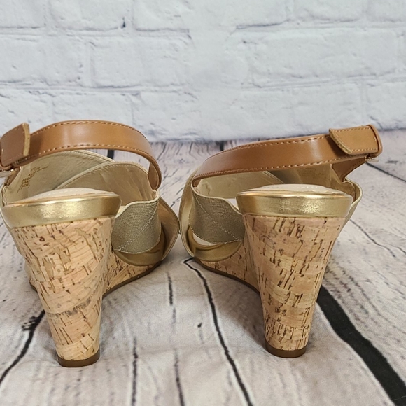 Isaac Mizrahi gold wedge sandals, 7.5W - Picture 8 of 15
